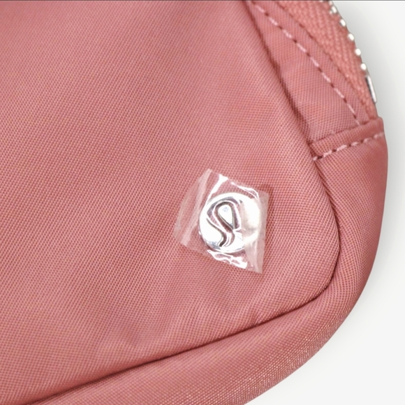 NWT! Lululemon Everywhere Belt Bag Nano Deco Pink Wrist Arm Stanley Owala Yeti - Picture 5 of 8